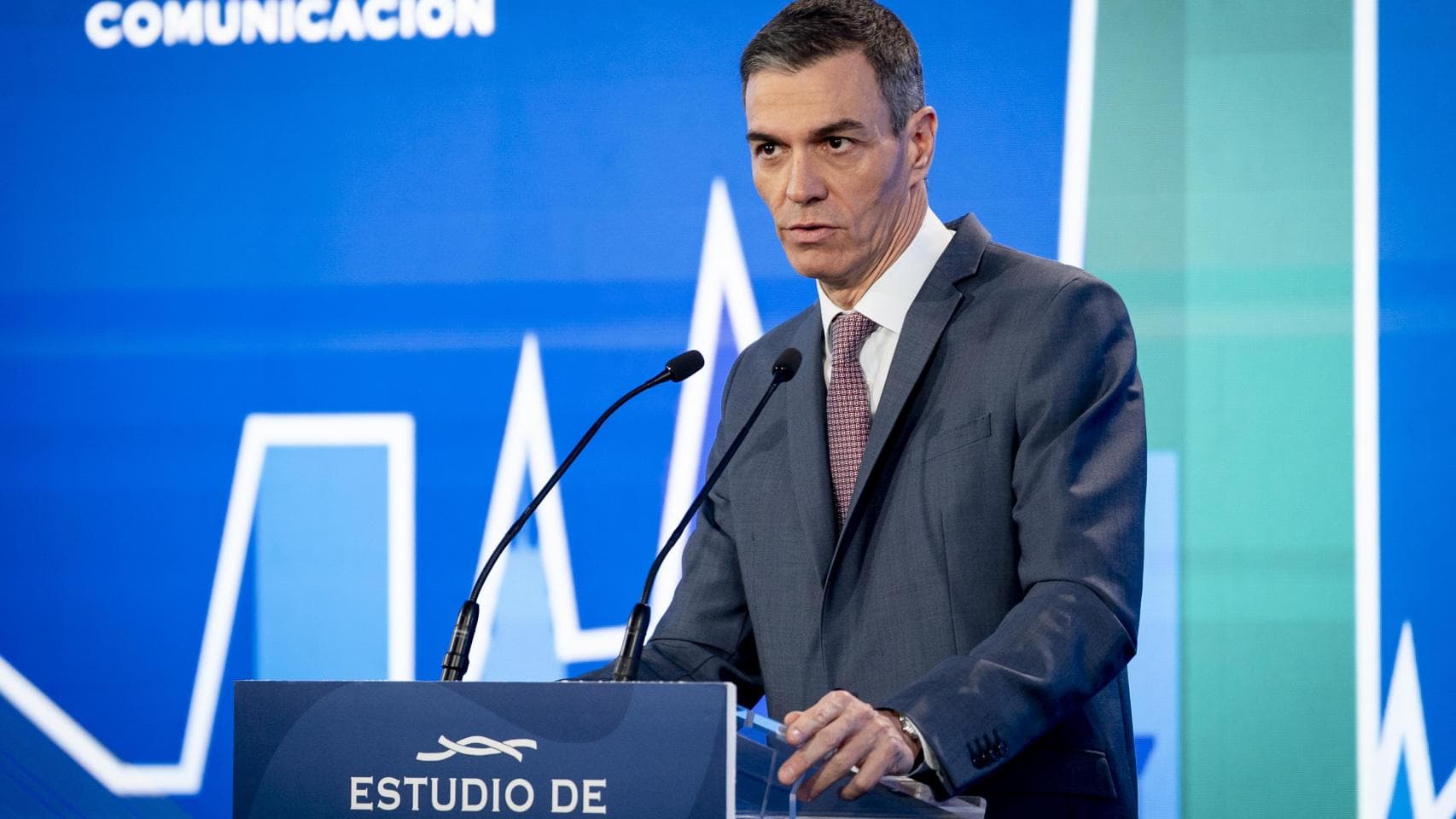 Sánchez supera récord de Zapatero en el poder español