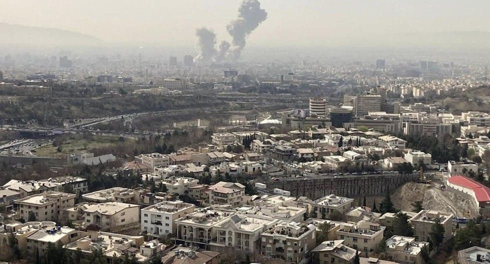 China condena ataques imperialistas contra Irán