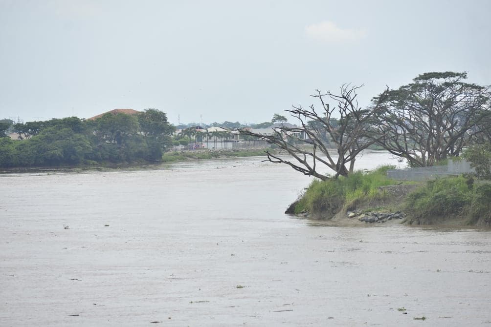 Gobierno ecuatoriano denuncia grave contaminación del río